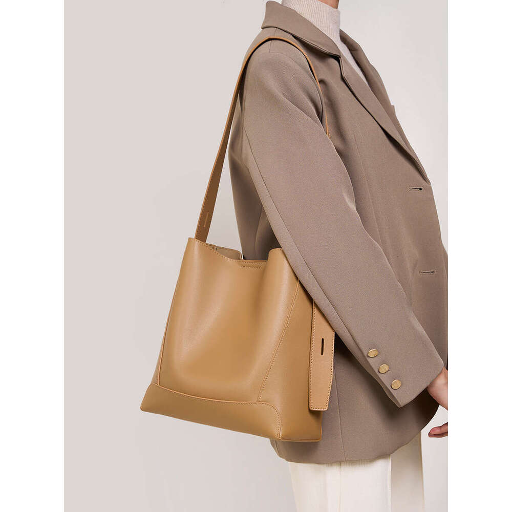 Designer Bag Genuine Leather Women Shoulder Bag 2024 New Fashion Ladies Crossbody Bag Large Capacity Tote Commuter Bucket Bag