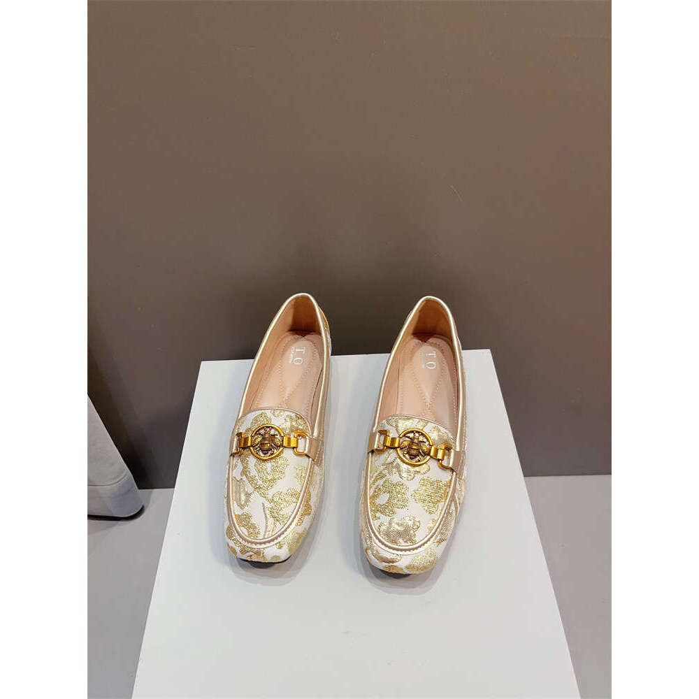 Chinese Style Flat Bottomed Single With A Sense Of Stepping On Poop, Women's Autumn New Versatile Metal Buckle Square Toe Soft Soled Bean Shoes