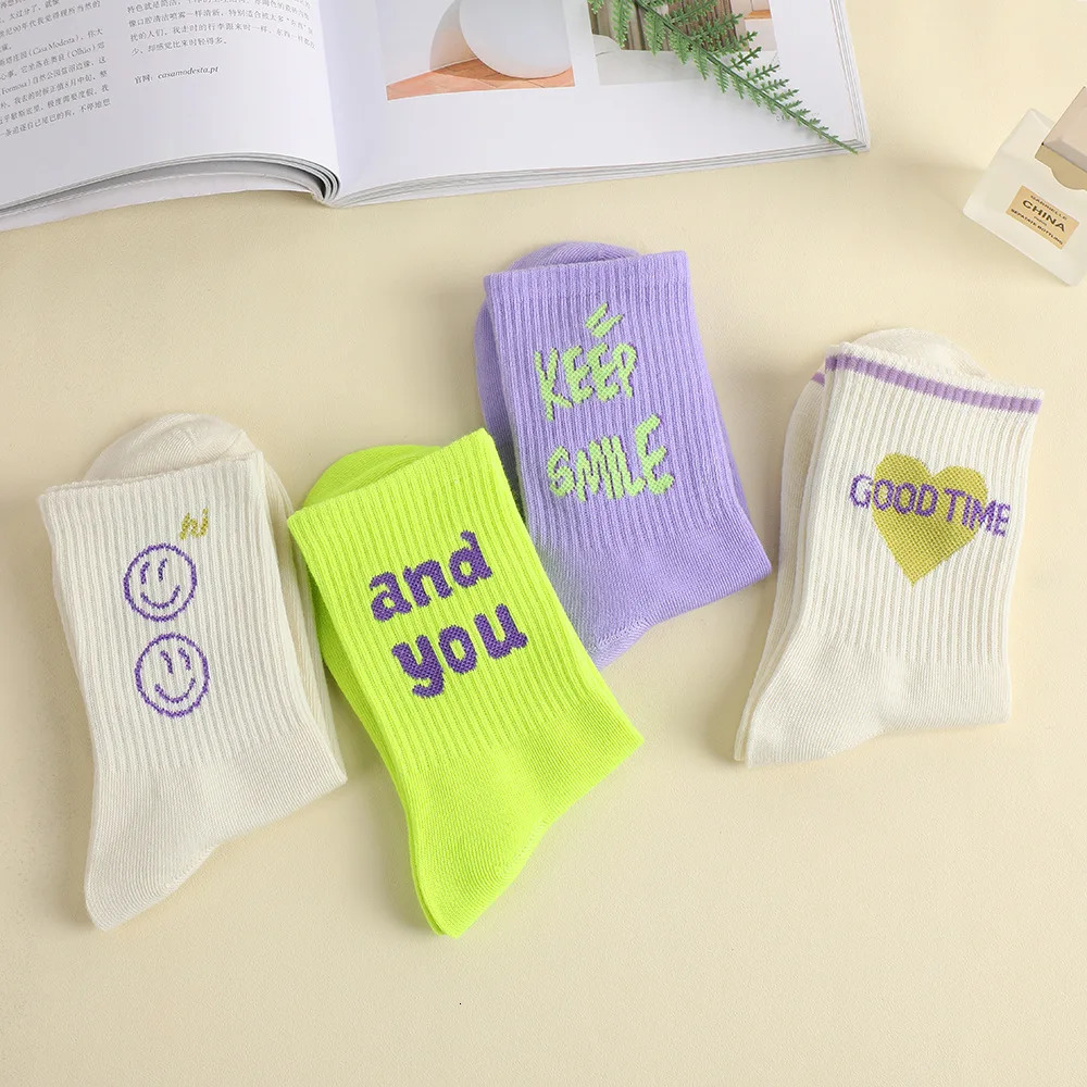 Womens Sweet Smile Letter Socks Sports Socks Versatile Student Socks 241104