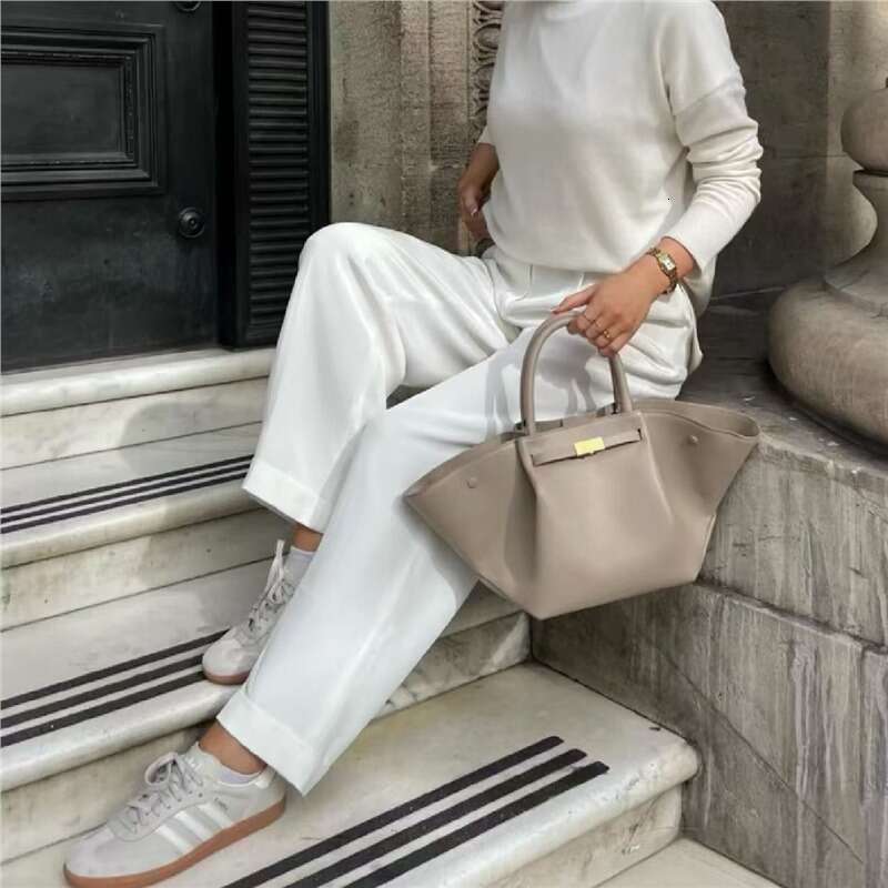 Bag 2024 Designer Wing European And American Niche Single Shoulder Hand-Held Tote, Versatile, Large Capacity, New York Bag, Fashion 4 ,