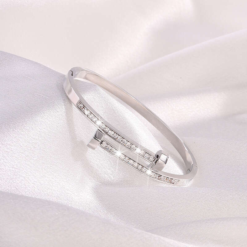 Titanium steel with double headed nails and full dia for girls fashionable temperament versatile bracelet