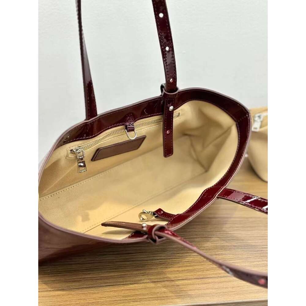 2024 Korean Retro Patent Leather Wine Red Armpit Minimalist Design Handbag Large Capacity Commuting Casual Versatile Bag