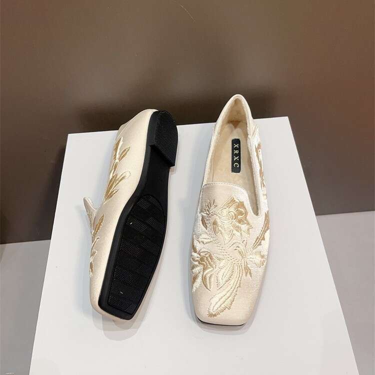 Chinese Square Toe Flat Sole Single Shoe Korean Style New Soft Soled Cheongsam Embroidered With Velvet And Fluffy Scoop Shoes