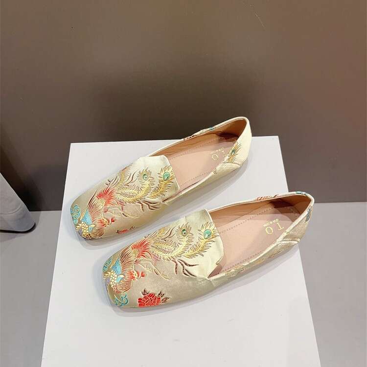 New Korean Style Embroidered Flat Sole Single For Women In Spring And Autumn, Square Toe, Shallow Mouth, Versatile Soft Soled Bean Shoes