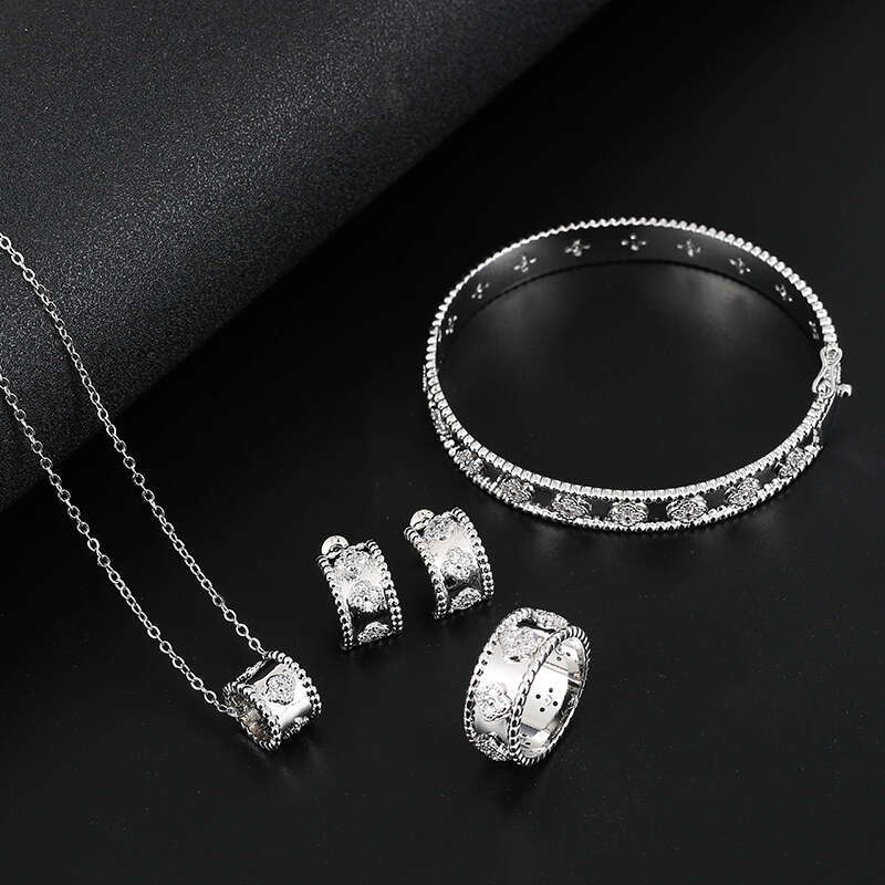 Women's Zircon Bracelet Ring Earring Pendant of Four High Quality Set Classic Plant wer Fashion Jewelry