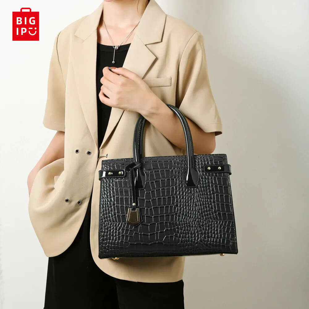 Designer Bag Women's Handbag Large Capacity Single Shoulder Bag Women's Diagonal Cross Bag Versatile Crocodile Women's Bag Wholesale Of