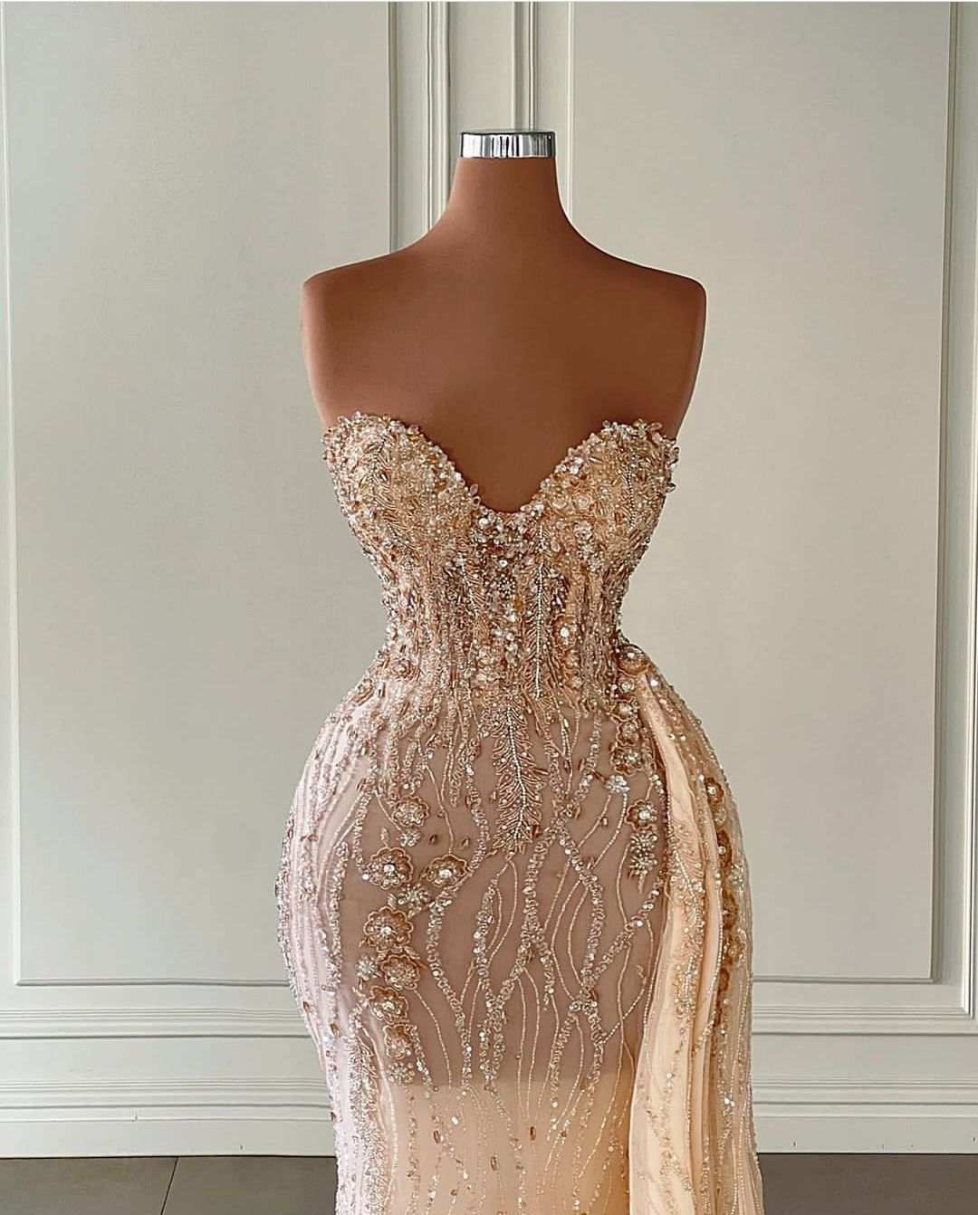 Graceful Strapless Prom Dresses Mermaid Sleeveless Crystal Evening Gowns Sequined Lace Side Train Customized Formal Party Dress