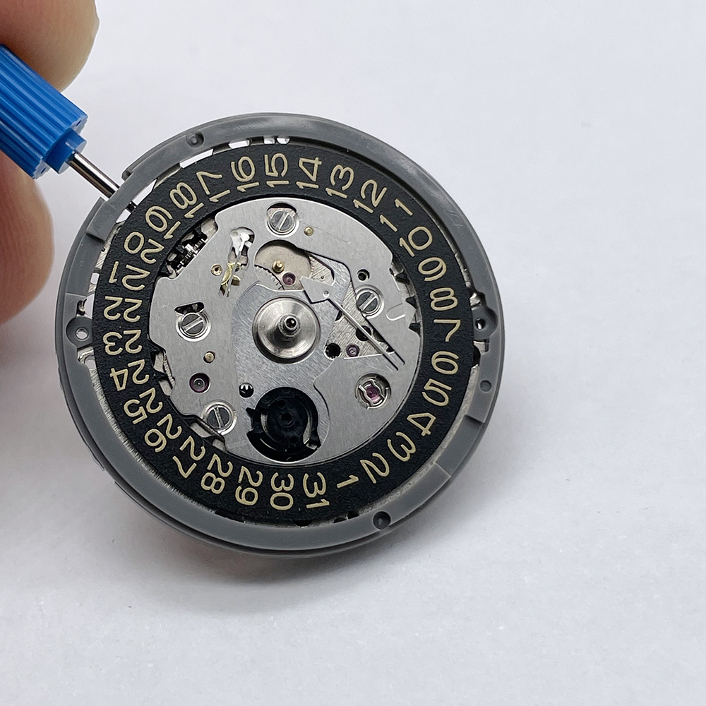 High Accuracy NH35 Automatic Mechanical Movement Modified movement Datewheel Disc Wrist Day Date at 3H Crown at 3.0/3.8 O'clock