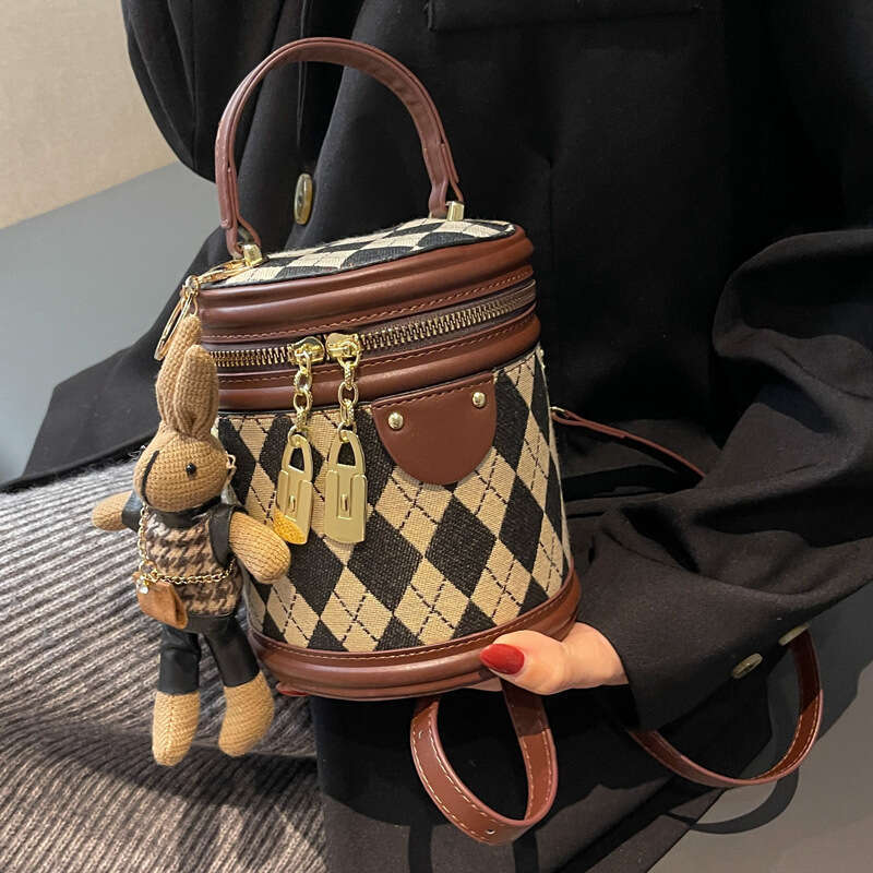 2024 New and Versatile for Women's Fashionable Small Crowd Crossbody with Texture Diamond Grid Handheld Bucket Bag