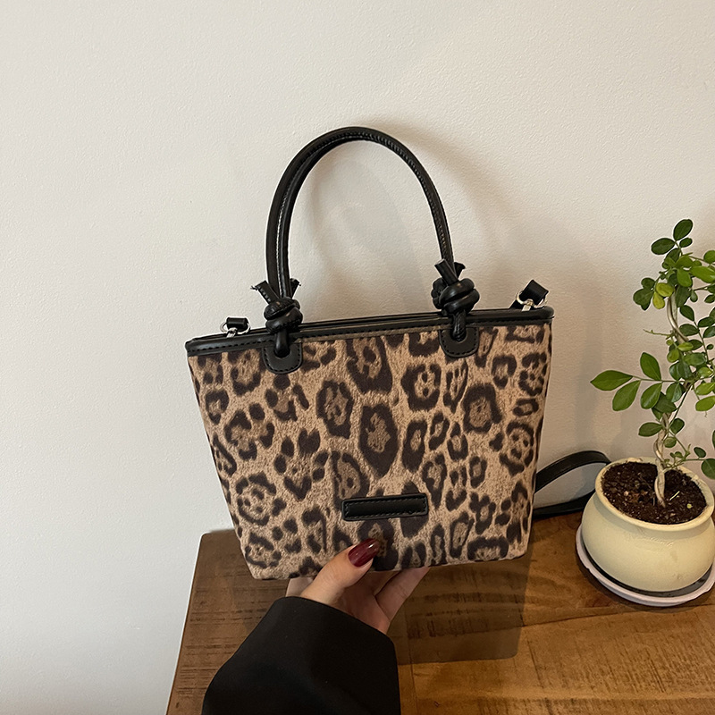 Designer's Personalized Fashion Leopard Pattern Bucket New Women's Slant Body Texture Fashion Shoulder Bag Fashion Bag