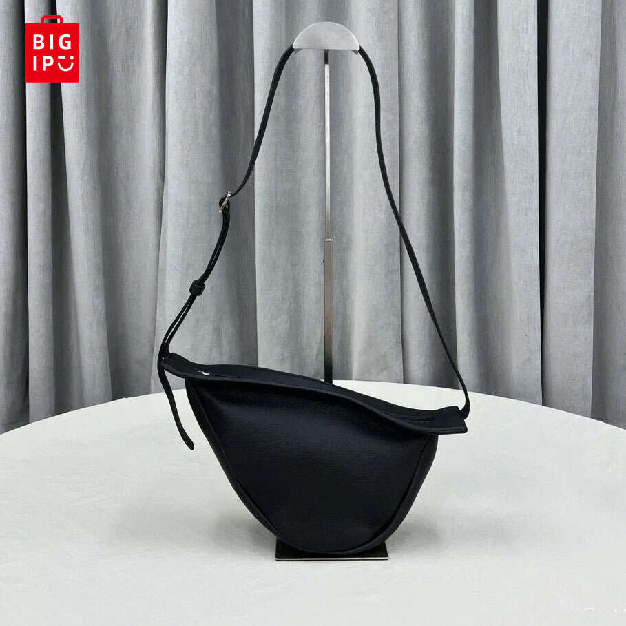 Designer Bag Retro First Layer Cowhide Banana Bag Large Capacity Minimalist Style Chest Bag For Men/Women 24 Genuine Leather Crossbody Bag Saddle bag