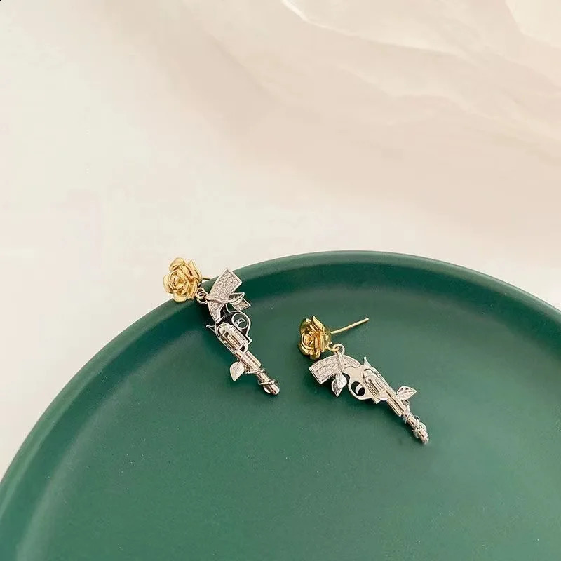 Gold Rose Flower Stud Earrings Gothic Gun er Jewelry Ear Piercing Y2K Accessory Fairy Grunge Earing Trend In Gift 241105