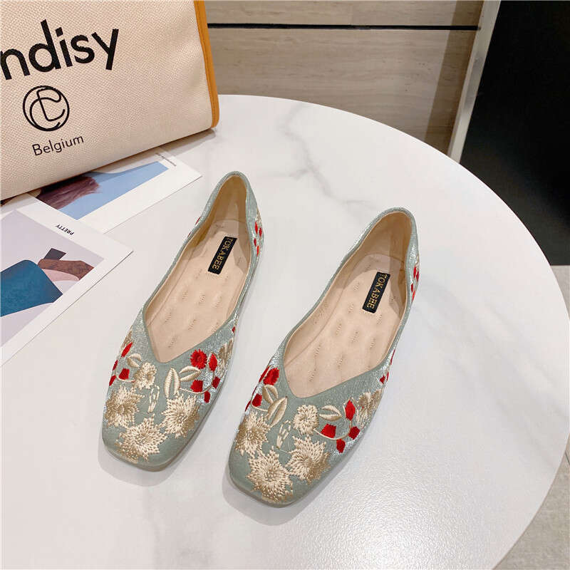 Dou Women's New Chinese Hanfu Soft Soled Square Head Embroidered Thread One Foot Set Flat Sole Single Ladle Shoes