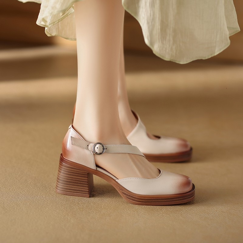 Summer New Square Hollow Mid-Thick Open Toe Sandals, Suitable For Outdoor Wear, With Comfortable Fashion Women's Shoes