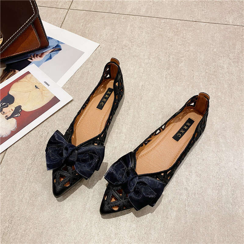 Korean Version Hollowed Out Single Shoe For Women 2023 New Large Soft Sole Grandma Pointed Shallow Mouth Flat Bottom Bean Shoes Cool
