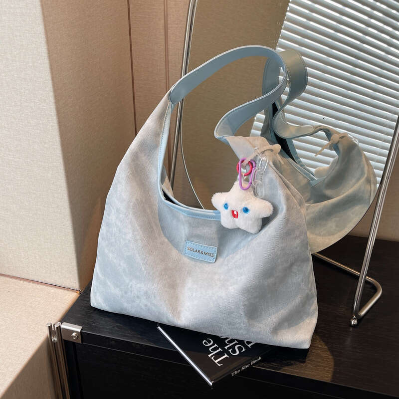 Fashion tote for women 2024 new large capacity commuting summer versatile shoulder bag, college student class bag