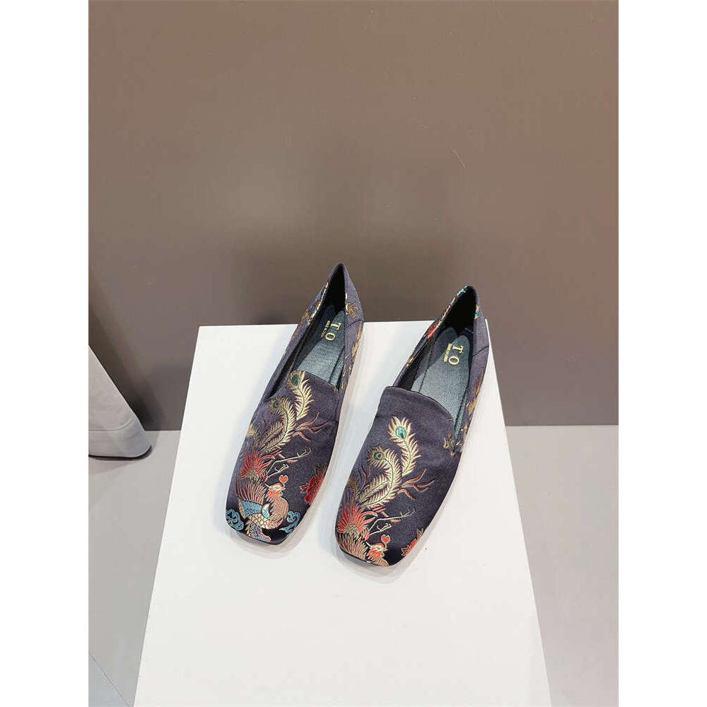 New Korean Style Embroidered Flat Sole Single For Women In Spring And Autumn, Square Toe, Shallow Mouth, Versatile Soft Soled Bean Shoes