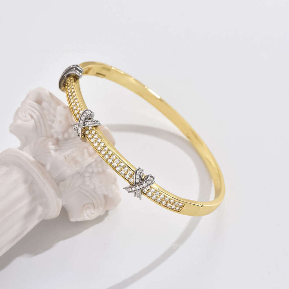 Exquisite Crossed X-shaped with Sparkg Dias Versatile Style Nails Small Medium Designer and High Grade Bracelet