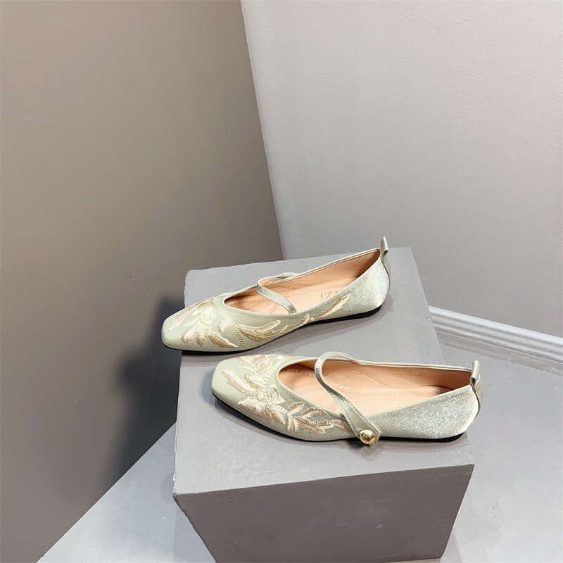 Chinese Style Square Toe Thick Button Mary Zhen Single Embroidered Low Heel Large Size Soft Soled Cheongsam Shoes