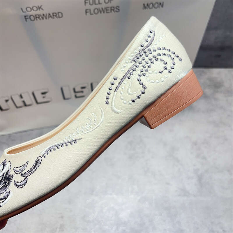 New Chinese Women's Korean Version Spring And Summer New Style Embroidered Single Shoe Shallow Mouth Square Soft Sole Flat Toe Grandma Shoes