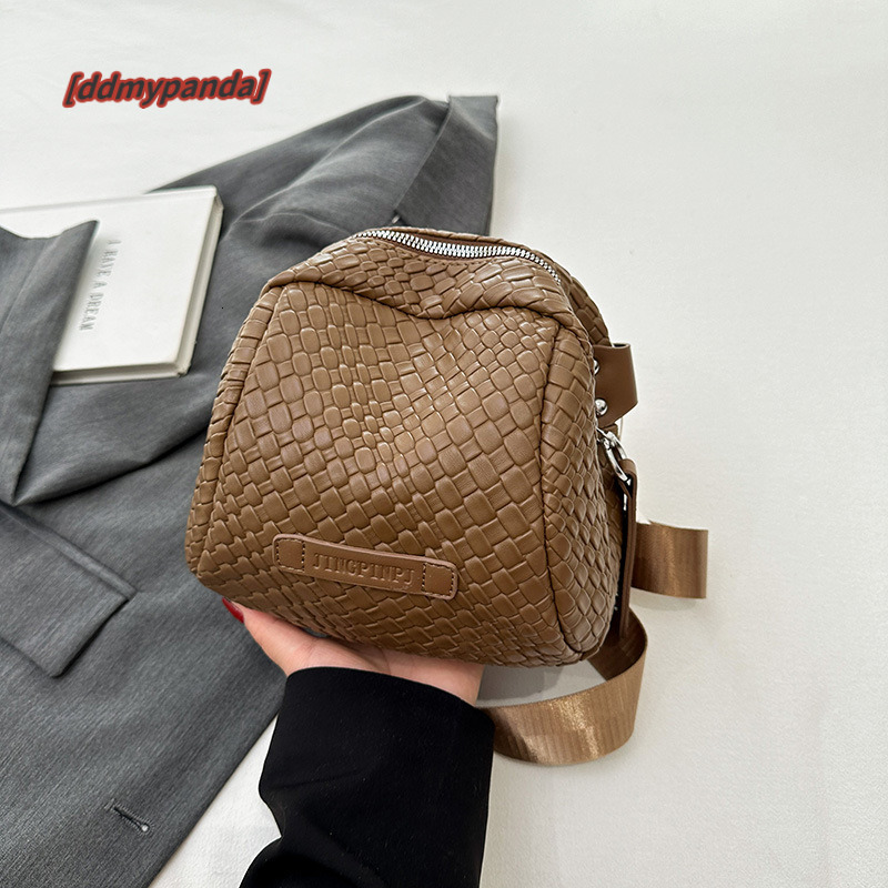 Fashion wide shoulder strap women's new 2024 winter commuting bucket bag, niche high-end crossbody bag #29 ddmypanda