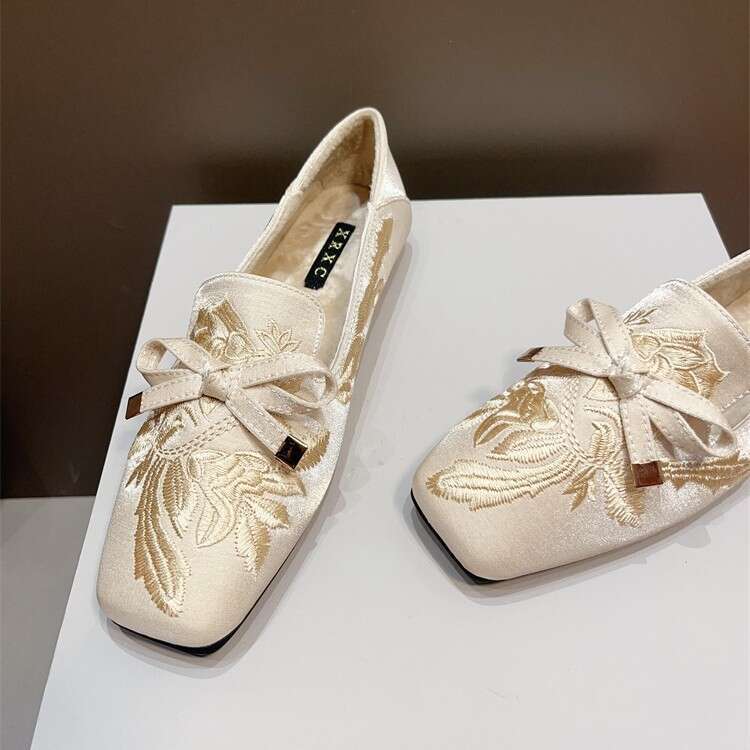 Chinese Style Embroidered Bean Cheongsam Shoes, Elegant Temperament, Butterfly Bow Soft Sole Square Toe With Plush Fur Shoes