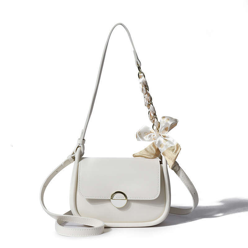 Underarm with niche texture for women's summer 2024 new trendy fashion chain small square bag, versatile Instagram crossbody bag