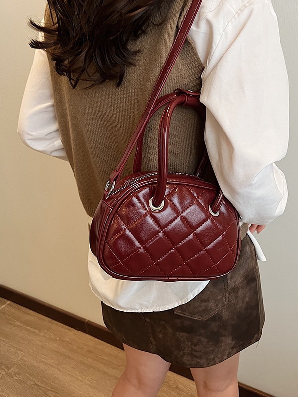 New Fashionable Super Hot Bowling Handbag, Small Market Embroidered Thread Diamond Grid Single Shoulder Crossbody Bag Designer Bags Handbags Women