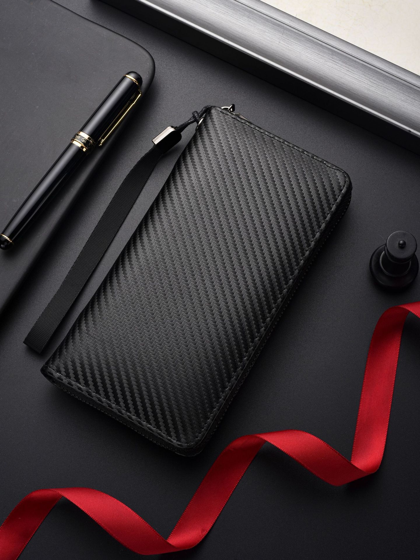 New Men's Long Carbon Fiber Designer Pattern Business Handbag With Large Capacity And Multi Slot Zipper Wallet