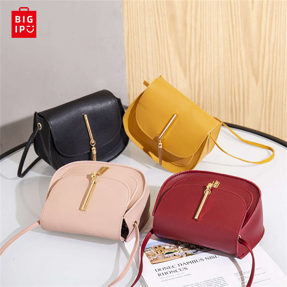 Designer Bag New Golden Tassel Double Layer Semi Circle Solid Color Shoulder Saddle Bag Fashion Casual Women Small Square Bag Crossbody Mini Saddle ba
