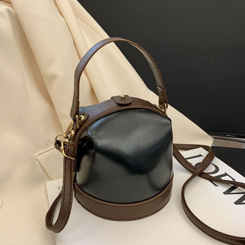 New designer cross body bag fashionable women s bag French niche multifunctional trend Korean fashion version fashionable simple trend handbag fashion