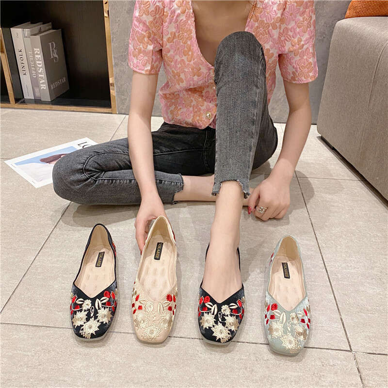 Dou Women's New Chinese Hanfu Soft Soled Square Head Embroidered Thread One Foot Set Flat Sole Single Ladle Shoes