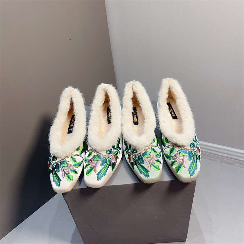 Chinese Style Square Toe Flat Sole Single Thick Heels Soft Soles, Embroidered And Velvet Warm Cheongsam Shoes With Bean Scoop