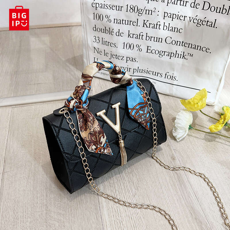 Designer Bag New Fashion Niche Square Patterned Embossed Silk Scarf Decoration V-Pattern Tassel Lock Chain Single Shoulder Small Square Bag
