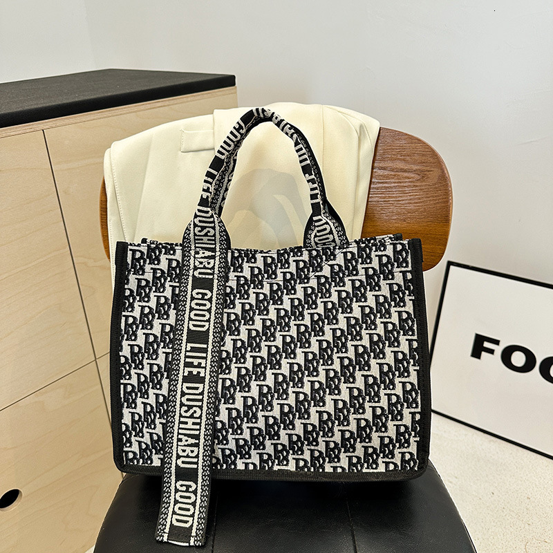 Designer's new Korean fashion letter lunch box commuting document handbag fashion bag