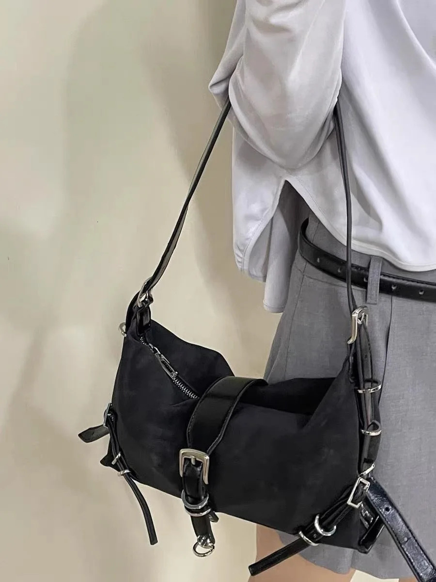 Silver Shoulder Bag for Women er Vintage Motor Handbag Small Square Mobile Phone Bag Female Black Underarm Coin Purse 241104