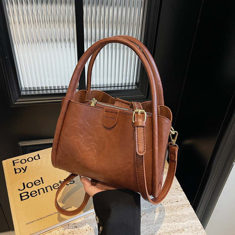 New designer high-end Milad outdoor women's small tote bag, new fashionable single shoulder crossbody bag, fashionable bag