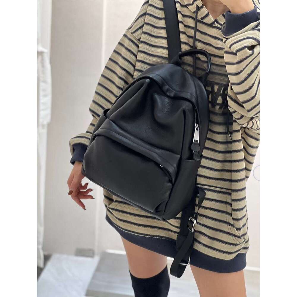 Simple Versatile Head Layer Backpack Women's Large Capacity Soft Leather Computer Bag Travel Pouch Black