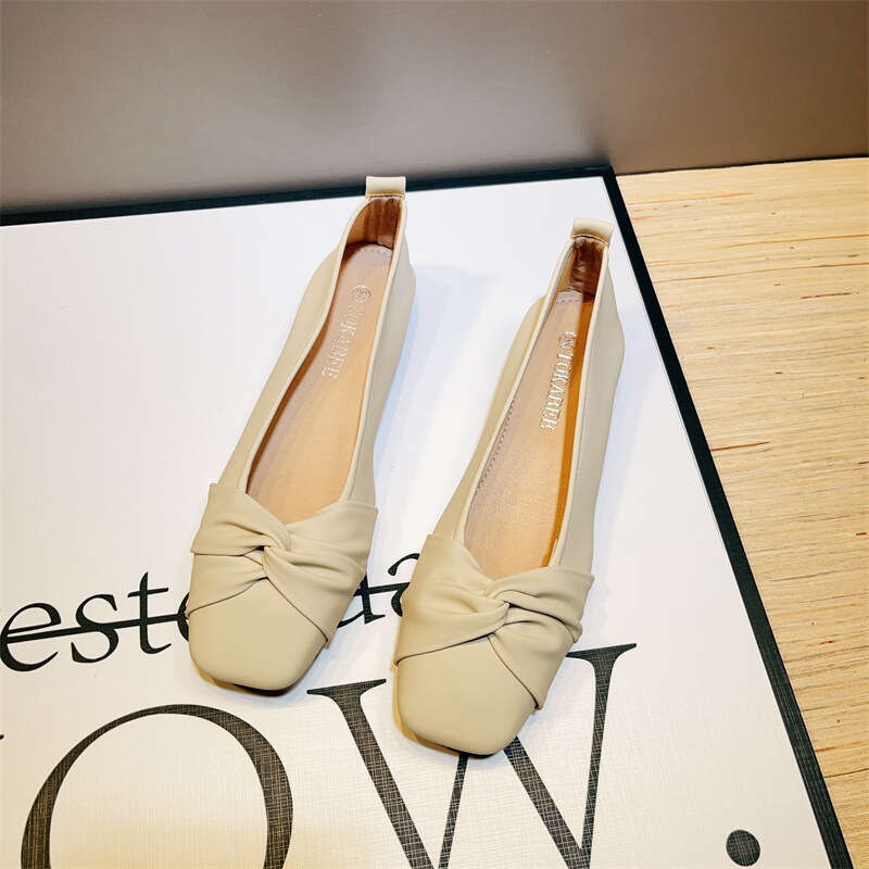 Grandma Women's Korean Edition New Comfortable Leather Soft Bottom Square Head Shallow Mouth Gentle Bean Scoop Single Shoes