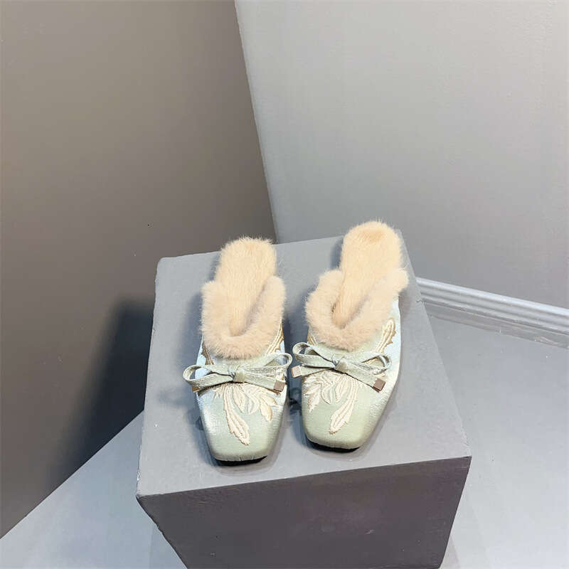 Korean Version Of The New Chinese Style Embroidered Autumn And Winter Women's Summer Buckle Cloth Flat Half Slippers With Velvet