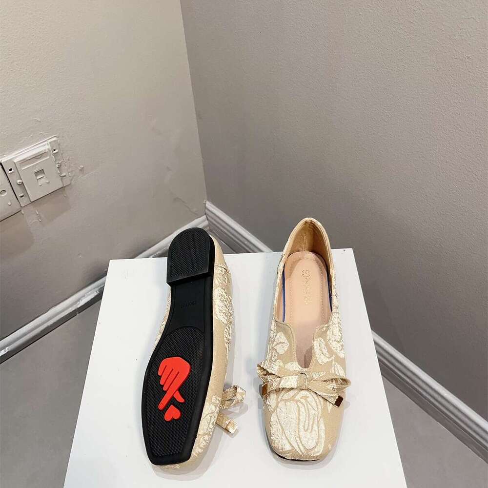 New Chinese Style For Women, Handmade Square Toe Fashionable Flat Bottom Shallow Mouth Single Shoe Embroidered Cheongsam Shoes