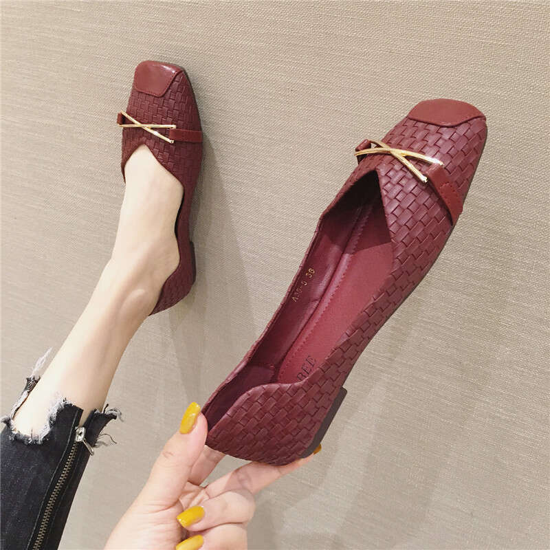 2023 Autumn New Soft Versatile Square Head Shallow Mouth Single For Grandma, Fashionable Woven Flat Bottom Women's Shoes