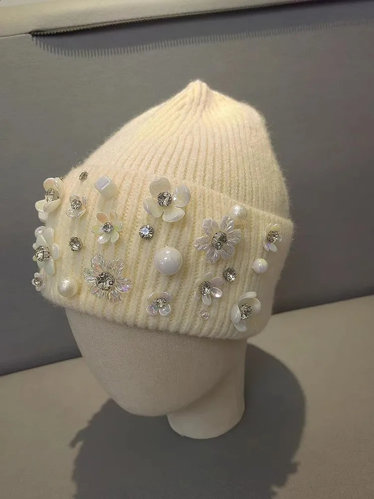 Autumn Winter Women Fashion Knitted Hat Versatile Solid Color Pearl Flower Diamonds High Street Casual Beanies Female 241105