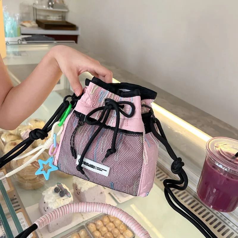 Womens Bag Fashion Simple Shoulder Bag High Quality Ten Font Pull Rod Nylon Lightweight Selling 241105