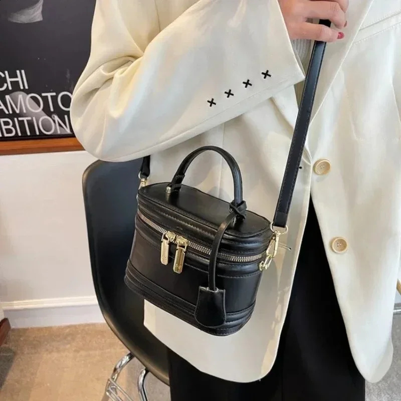 high-quality zipper splicing lamp shoulder bag casual cross body bag PU leather womens makeup bag 241105
