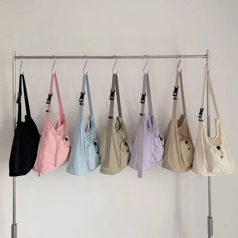 Summer Nylon Womens Bag with Ten Font Simple Lightweight and Casual Drawback Bag Prefabricated Womens Shoulder Bag 241105