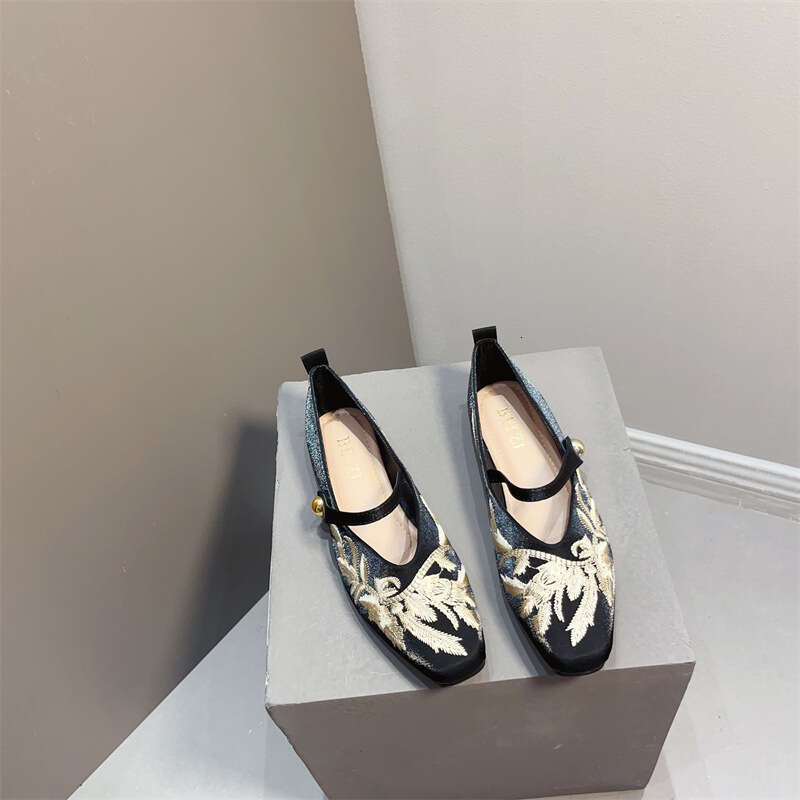 Chinese Style Square Toe Thick Button Mary Zhen Single Embroidered Low Heel Large Size Soft Soled Cheongsam Shoes