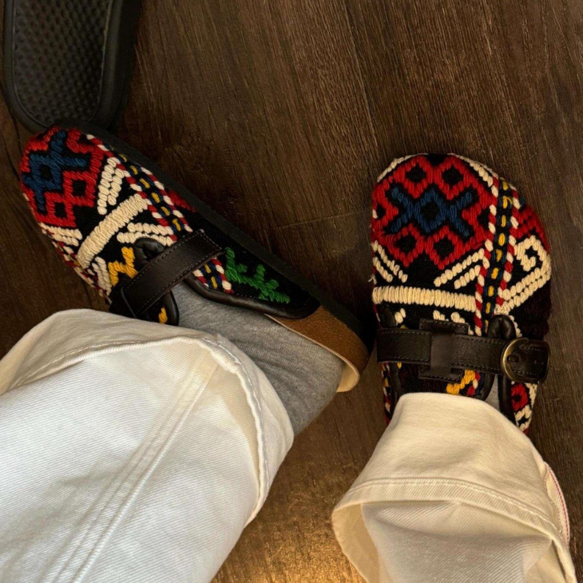 Women's Vintage Hand Woven Color Blocked Haken Shoes.