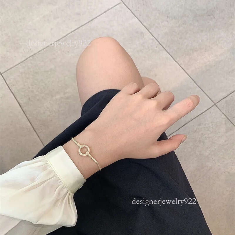 Sier Color Crystal Zircon Hollow Out Round Charm Bracelet &Bangle For Women Elegant Light Wedding Party Jewelry