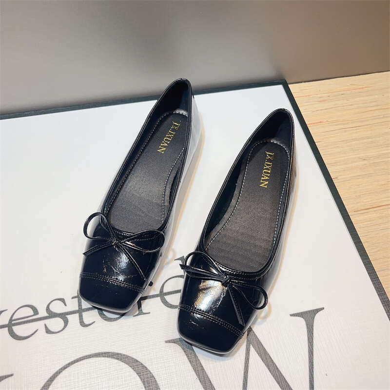 French Versatile Bean Shallow Mouth Single Shoes, Women's Korean Version, Fashionable New Style, Comfortable Leather, Soft Sole Commuting Flat Sh